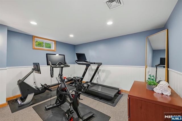 2 Hillview Place, Ramsey, NJ 07446