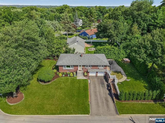 2 Hillview Place, Ramsey, NJ 07446