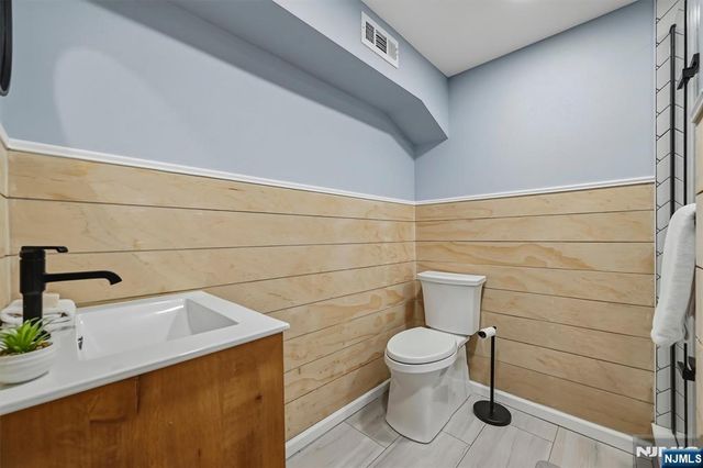 2 Hillview Place, Ramsey, NJ 07446