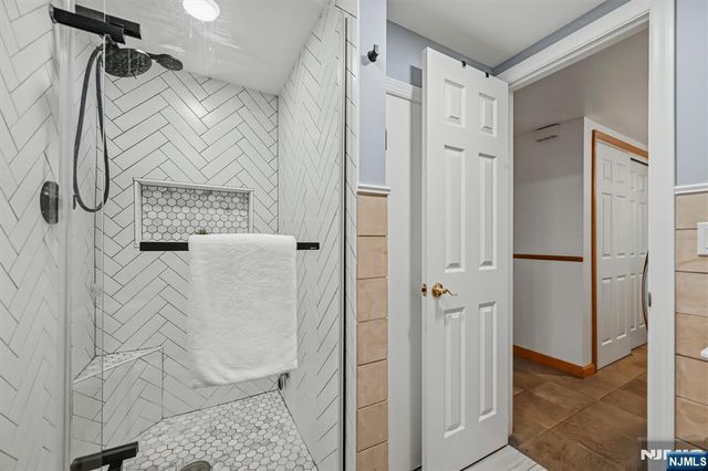 2 Hillview Place, Ramsey, NJ 07446