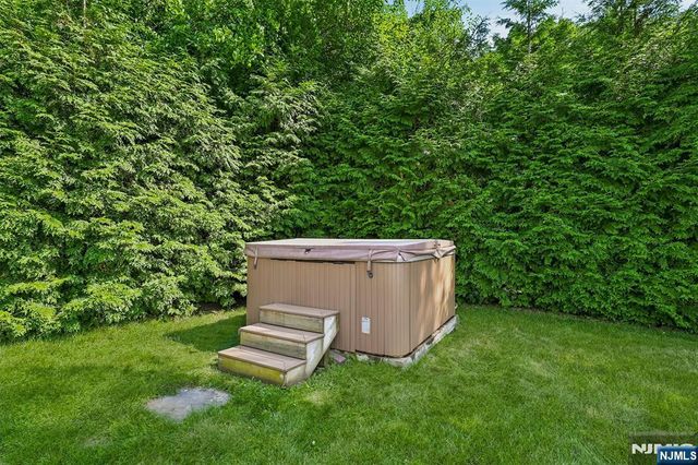 2 Hillview Place, Ramsey, NJ 07446