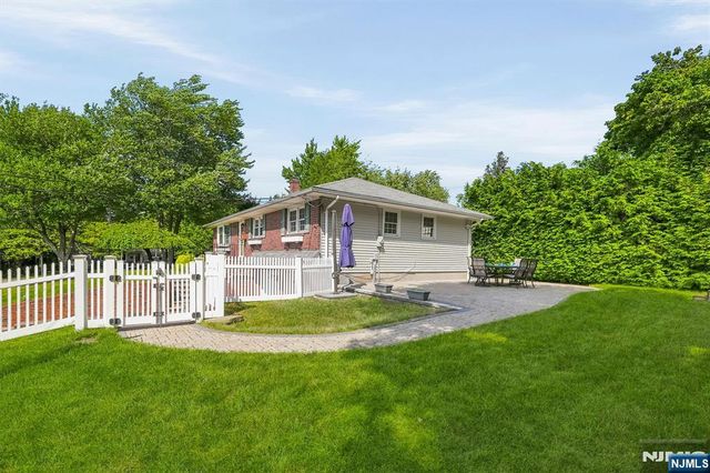 2 Hillview Place, Ramsey, NJ 07446