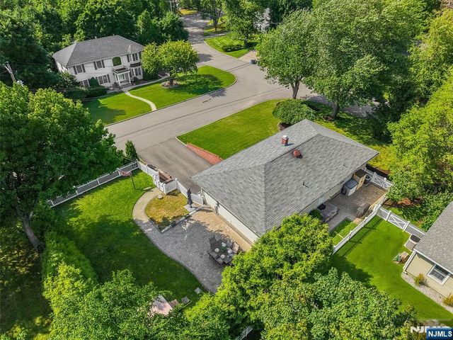 2 Hillview Place, Ramsey, NJ 07446