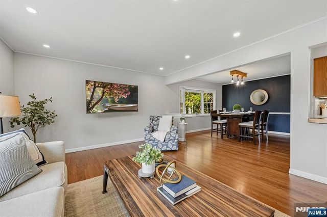 2 Hillview Place, Ramsey, NJ 07446