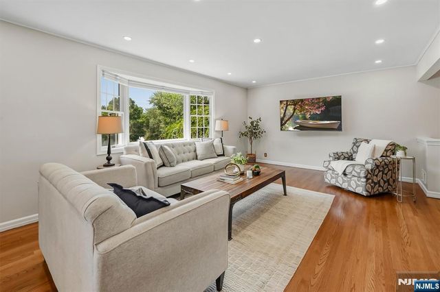 2 Hillview Place, Ramsey, NJ 07446