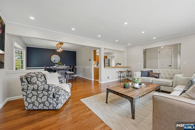 2 Hillview Place, Ramsey, NJ 07446