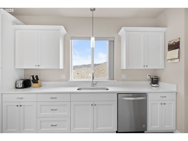 816 PEBBLE CREEK St, Sutherlin, OR 97479