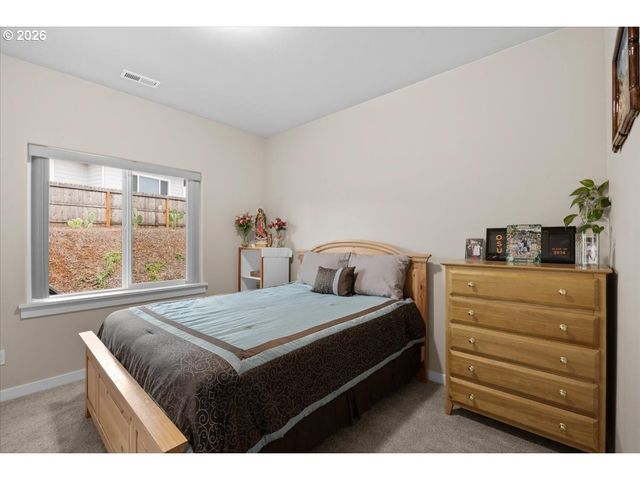 816 PEBBLE CREEK St, Sutherlin, OR 97479