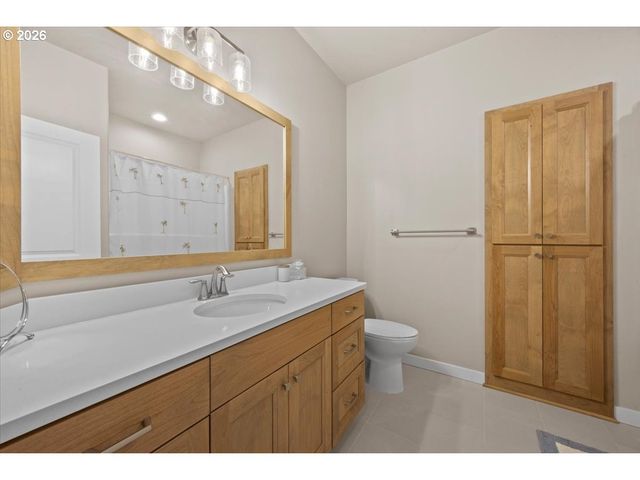 816 PEBBLE CREEK St, Sutherlin, OR 97479