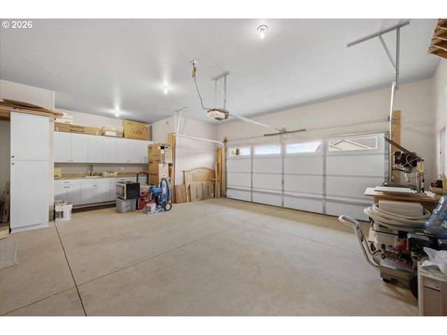 816 PEBBLE CREEK St, Sutherlin, OR 97479