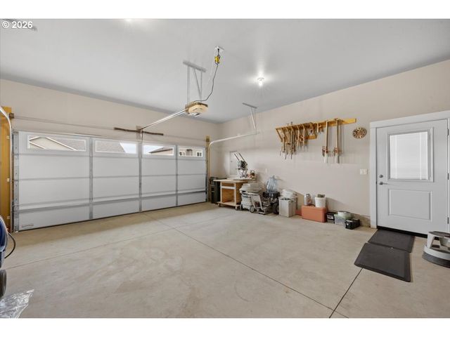 816 PEBBLE CREEK St, Sutherlin, OR 97479