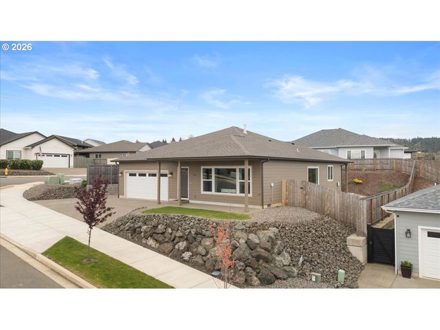 816 PEBBLE CREEK St, Sutherlin, OR 97479