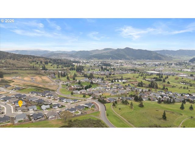 816 PEBBLE CREEK St, Sutherlin, OR 97479