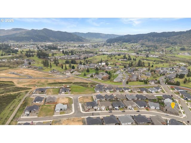 816 PEBBLE CREEK St, Sutherlin, OR 97479