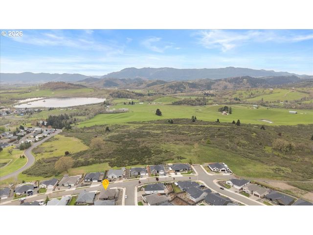 816 PEBBLE CREEK St, Sutherlin, OR 97479