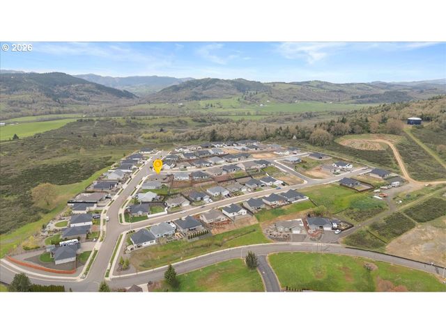 816 PEBBLE CREEK St, Sutherlin, OR 97479
