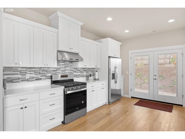 816 PEBBLE CREEK St, Sutherlin, OR 97479