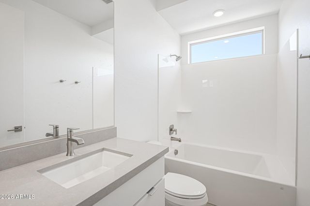 7950 W LOMA Lane, Peoria, AZ 85345