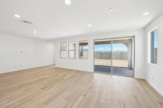 7950 W LOMA Lane, Peoria, AZ 85345