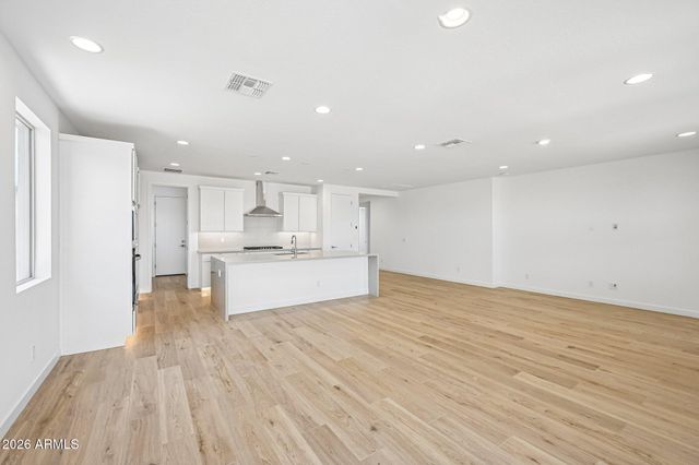 7950 W LOMA Lane, Peoria, AZ 85345
