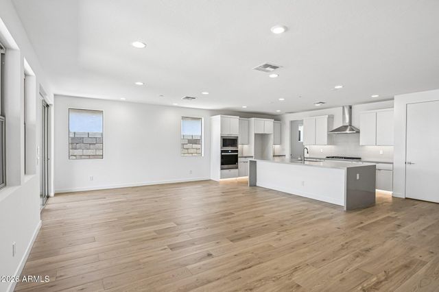 7950 W LOMA Lane, Peoria, AZ 85345