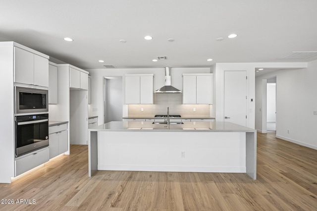 7950 W LOMA Lane, Peoria, AZ 85345