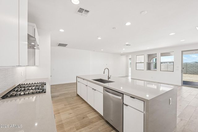 7950 W LOMA Lane, Peoria, AZ 85345