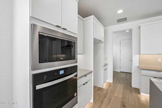 7950 W LOMA Lane, Peoria, AZ 85345