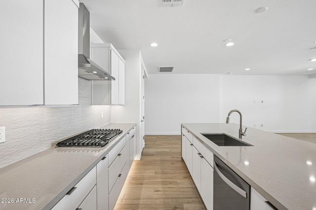 7950 W LOMA Lane, Peoria, AZ 85345