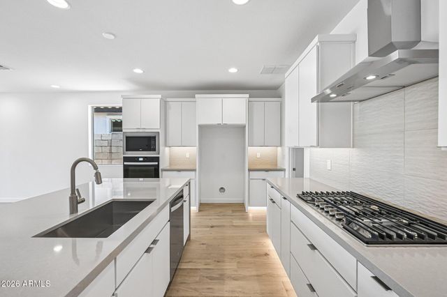 7950 W LOMA Lane, Peoria, AZ 85345