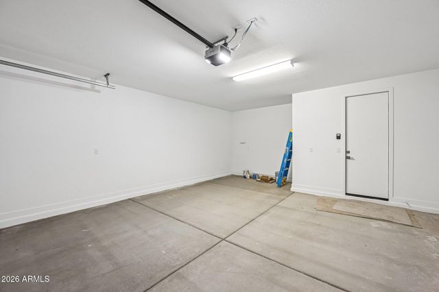 7950 W LOMA Lane, Peoria, AZ 85345