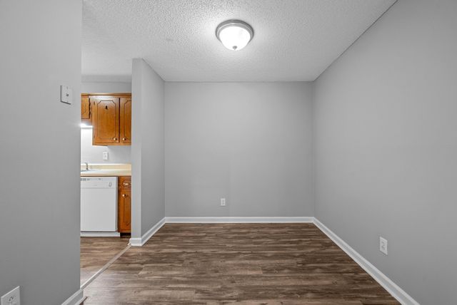 1237 Parkway Pl Apt H, Clarksville, TN 37042