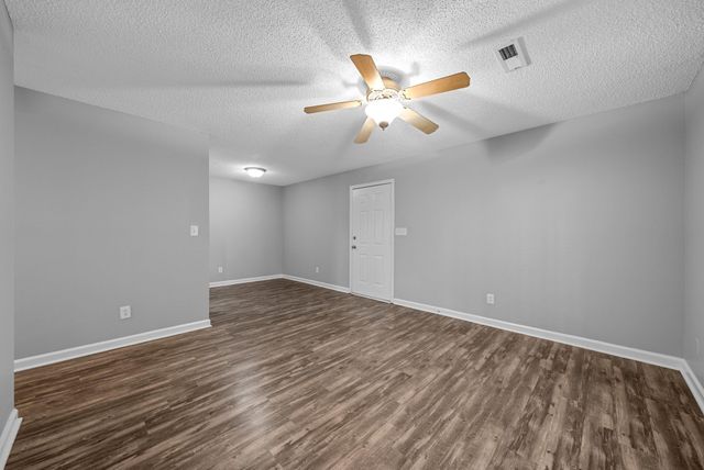 1237 Parkway Pl Apt H, Clarksville, TN 37042