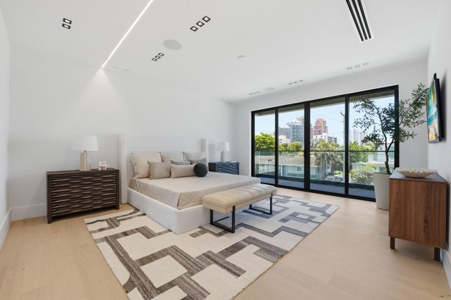 3209 NE 26TH Street, Fort Lauderdale, FL 33305