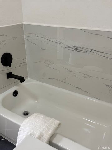 9151 La Salle, Los Angeles, CA 90047