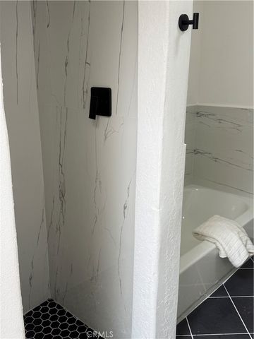 9151 La Salle, Los Angeles, CA 90047