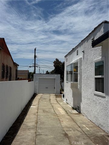 9151 La Salle, Los Angeles, CA 90047