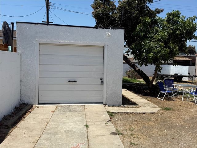 9151 La Salle, Los Angeles, CA 90047