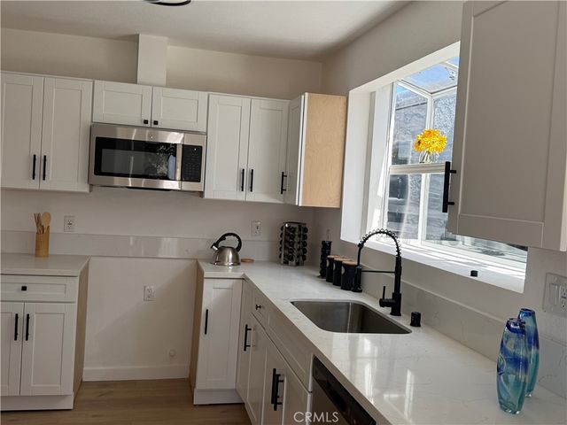9151 La Salle, Los Angeles, CA 90047