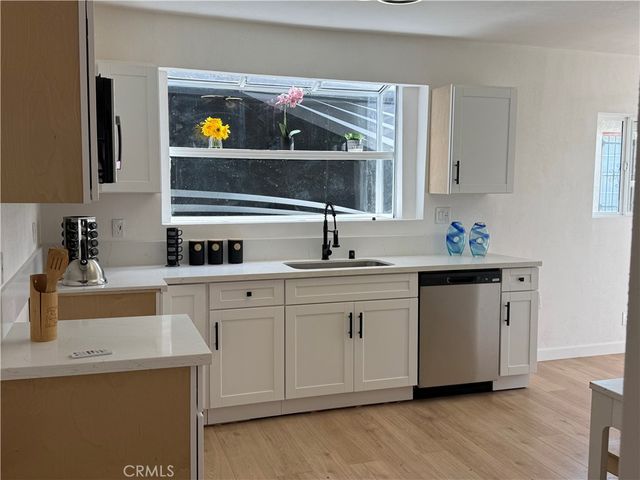 9151 La Salle, Los Angeles, CA 90047