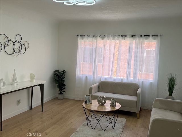 9151 La Salle, Los Angeles, CA 90047