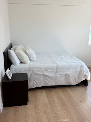 9151 La Salle, Los Angeles, CA 90047