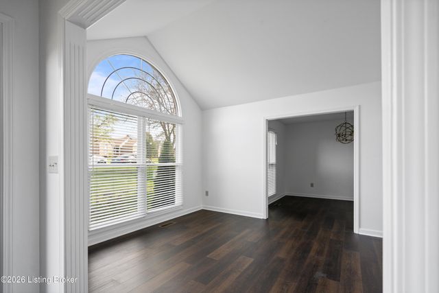 2709 Antone Pkwy, Louisville, KY 40220