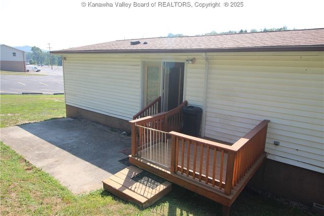 647 Railroad Avenue, Elkview, WV 25071