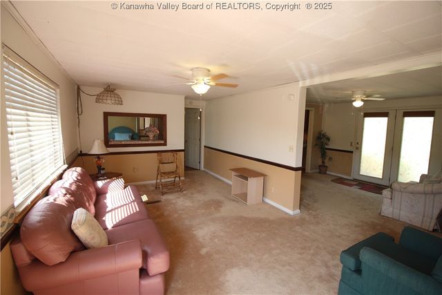 647 Railroad Avenue, Elkview, WV 25071