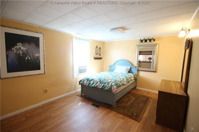 647 Railroad Avenue, Elkview, WV 25071