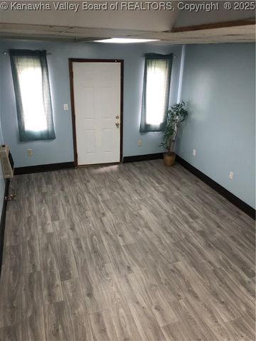 647 Railroad Avenue, Elkview, WV 25071