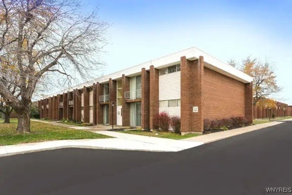 1525 Amherst Manor Drive, Amherst, NY 14221