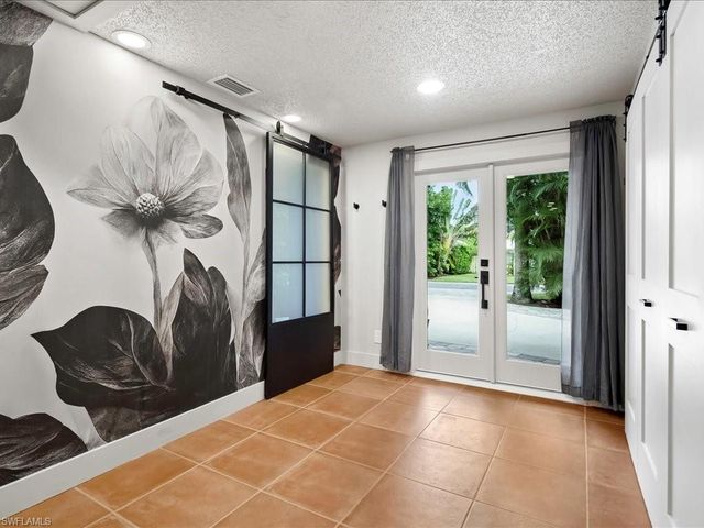 1046 Sperling AVE, Naples, FL 34103