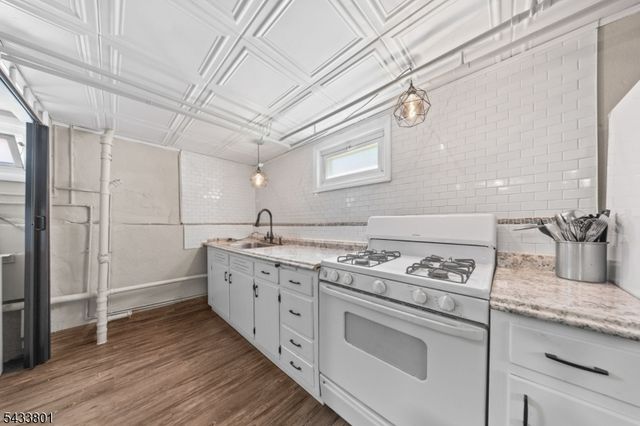 23 Homcy Pl, Clifton City, NJ 07011